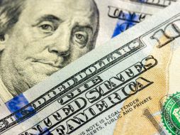 El peso mexicano cotiza en los mercados internacionales alrededor de los 19.82 pesos por dólar. ESPECIAL/ Imagen de pvproductions en Freepik