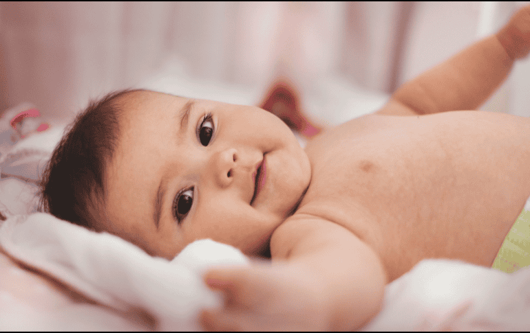 Un bebé estrella representa una nueva forma de entender la crianza, donde el enfoque se centra en el respeto y la individualidad del niño. CANVA