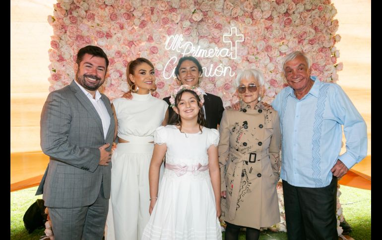Rodolfo Guzmán, Rubí Salles, Marion Guzmán, Matías Guzmán, Lilia Velasco y Rubén Salles. GENTE BIEN JALISCO/ J. Soltero