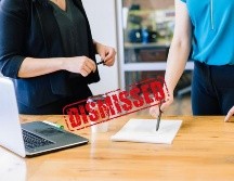 Presta atención a las causas que podrían provocar tu despido. UNSPLASH / A. HIRSCHI