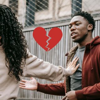 Signos zodiacales que podrían romper con sus parejas en noviembre, según la IA