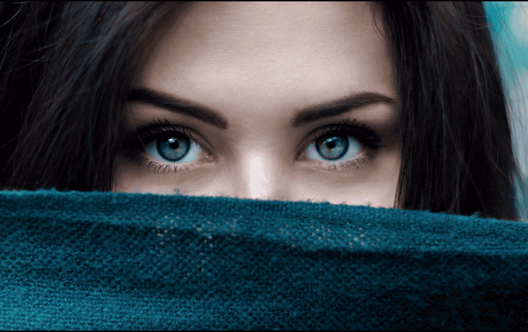 Es interesante notar que la forma en que interpretamos las miradas puede variar según el contexto cultural. En algunas culturas, mantener contacto visual es una señal de respeto y atención, mientras que en otras puede interpretarse como un desafío. CANVA