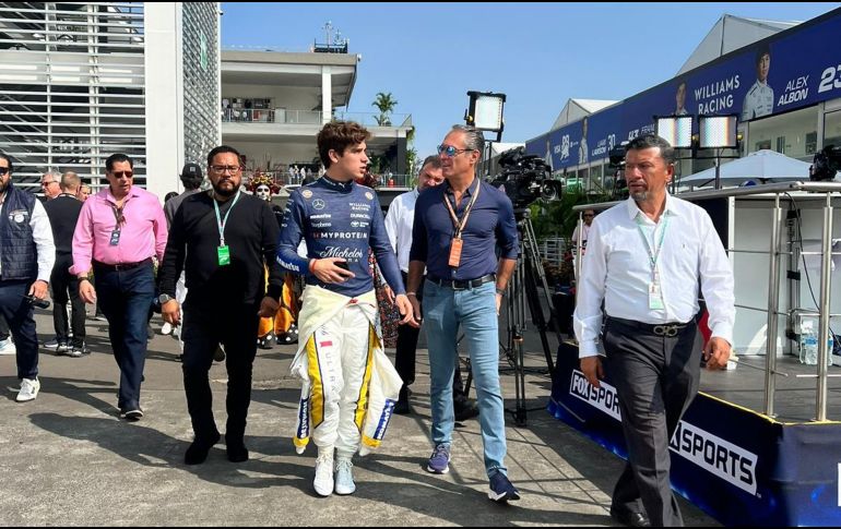 Carlos Slim Domit (der) habló durante el Gran Premio de México sobre lo que representa la llegada el carismático piloto argentino, Franco Colapinto (izq). EL INFORMADOR / P. Gallardo