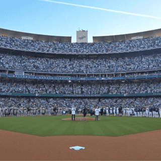 Emotivo minuto de silencio en honor a Fernando Valenzuela