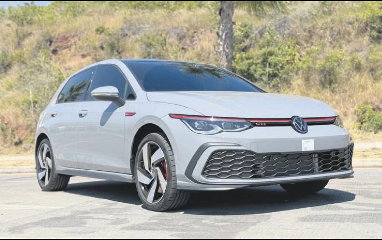 VW Golf GTI. La dirección de este vehículo es rápida y precisa; mientras que los frenos son eficientes. CORTESÍA