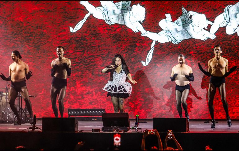 Mon Laferte apareció en el escenario a las 20:15 horas, luciendo un atuendo que no pasó desapercibido. EL INFORMADOR/A.NAVARRO