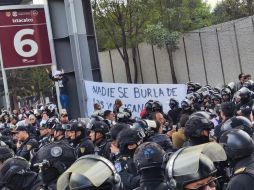 Son cerca de 30 personas las que participan en esta manifestación. EL INFORMADOR/ P. Gallardo