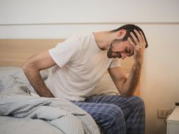 Los Institutos Nacionales de la Salud de Estados Unidos sugieren que muchas personas con dolores de cabeza pueden mejorar haciendo cambios en su estilo de vida, aprendiendo a relajarse y, en algunos casos, tomando medicamentos. Pexels