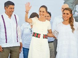 La Presidenta realizó el cierre de apoyos para las comunidades afectadas por el paso del huracán John en el Sur de México, donde fueron afectadas principalmente regiones de Guerrero y Oaxaca. EFE