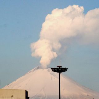Popocatépetl amanece con fumarola y nieve ( VIDEO Y FOTOS)