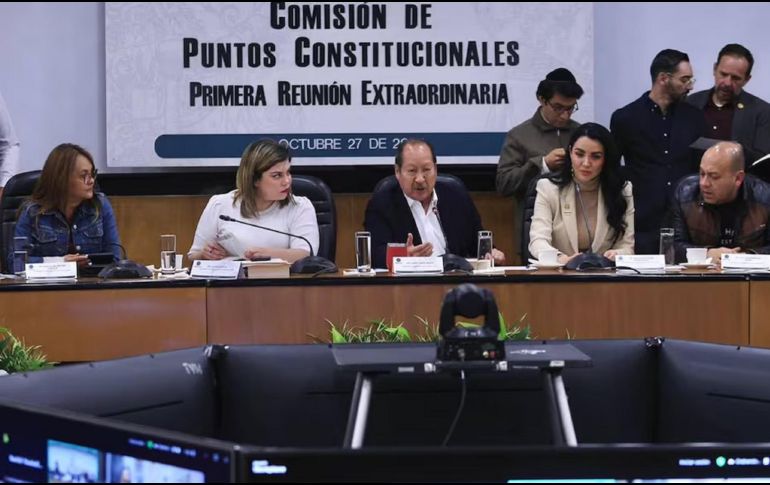 La comisión quedó declarada en sesión permanente, para que la discusión sea este lunes en sesión ordinaria a las 18:00 horas. SUN / B. FREGOSO