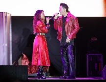 La interacción entre ambos continuó mientras interpretaban el tema “Entre Nosotros Dos”, donde dejaron ver su excelente coordinación en el escenario. EL INFORMADOR/H.FIGUEROA