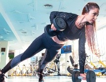 La actividad física puede incluir entrenamiento de fuerza y ejercicios aeróbicos. PEXELS