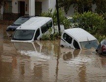 Ante la situación de desastre, con varias infraestructuras afectadas por la fuerza del agua, varias localidades de la capital valenciana y otros municipios han suspendido las clases este miércoles. EFE/J. ZAPATA
