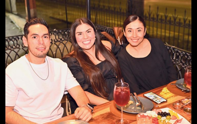 Salvador Lima, Evelin López y Karla Villa. GENTE BIEN JALISCO/ Cortesía