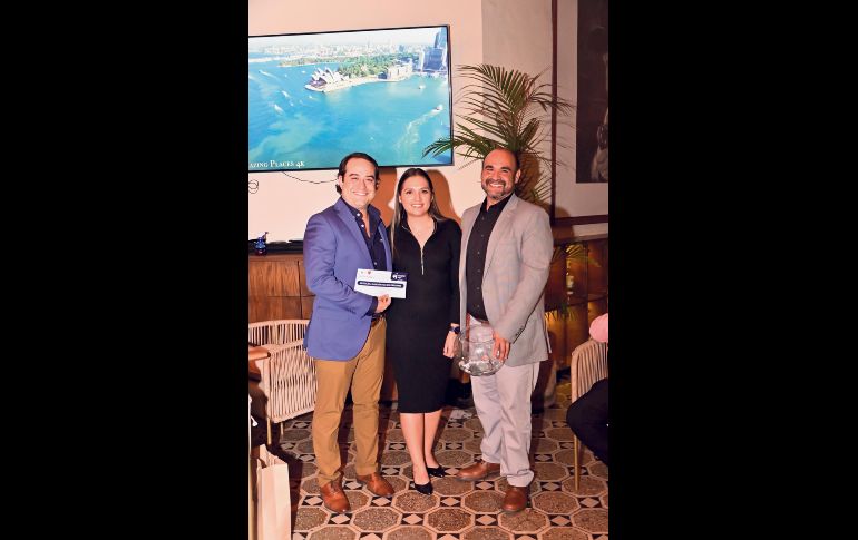 Jorge Rodríguez, Angélica Montiel y Javier Felix. GENTE BIEN JALISCO/ Cortesía