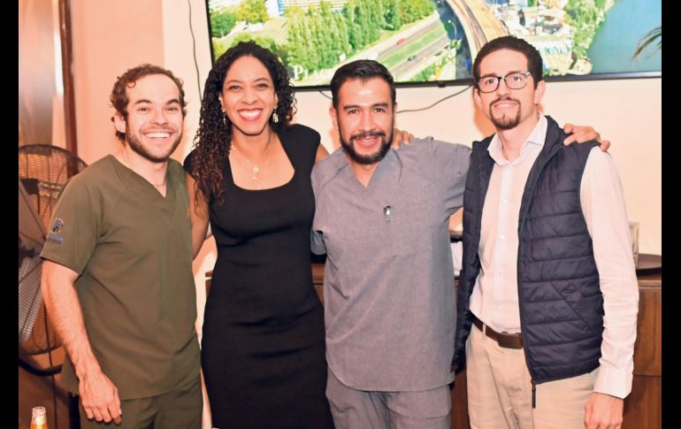 Héctor Macías, Carolina Chisholm, Gerardo Zárate y Leonardo Vázquez. GENTE BIEN JALISCO/ Cortesía
