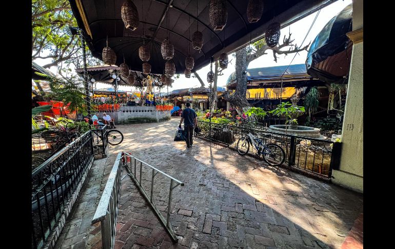 Más de 400 personas se quedaron sin empleo tras el derrumbe de una parte del exterior del El Parián. EL INFORMADOR/ A. Navarro.