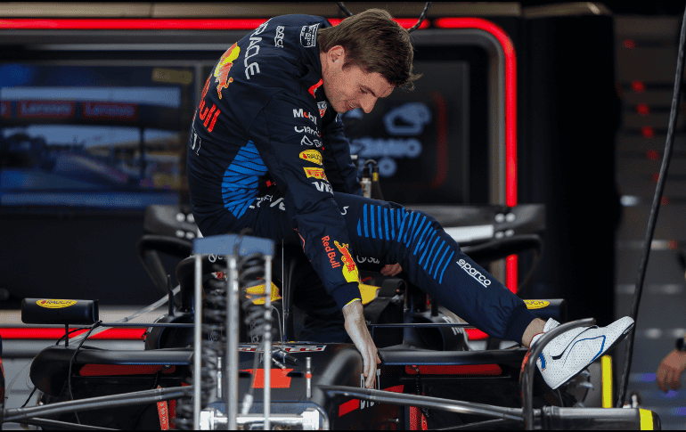 Verstappen tuvo el decimoquinto mejor tiempo en la práctica de la mañana, un segundo detrás de Norris, que fue el más veloz. EFE/ S. Moreira