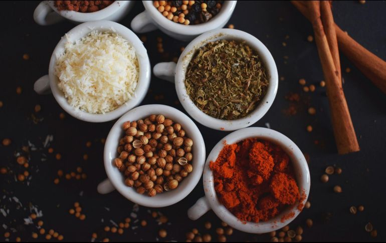 Las especias se añaden en pequeñas cantidades a la comida, ya que hacer lo contrario es un gran error. ESPECIAL / Foto de Andra Ion en Unsplash