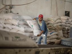 Desde la perspectiva de GCMA, el azúcar puede abaratarse más si los empresarios no logran retirar del mercado nacional este sobrante. EL INFORMADOR/ ARCHIVO