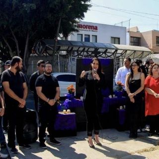 Colocan altar de muertos frente a instalaciones de Morena en Jalisco