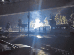 La marcha del tren se detuvo y los pasajeros usaron las puertas de emergencia para descender. CORTESÍA