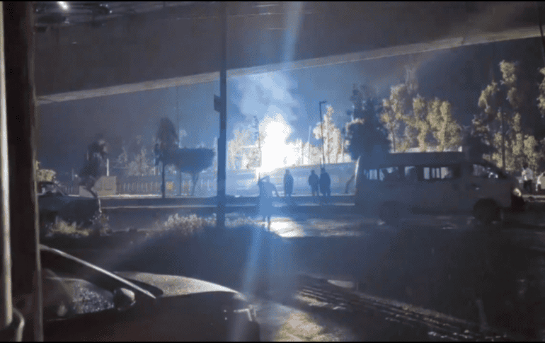 La marcha del tren se detuvo y los pasajeros usaron las puertas de emergencia para descender. CORTESÍA