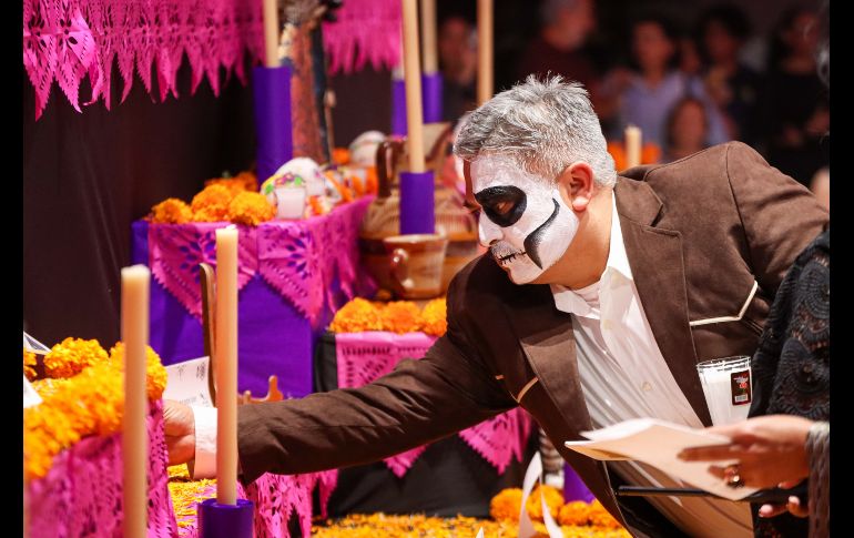 Después del depósito de ofrendas se hizo una pequeña procesión alrededor del lago que está dentro de las instalaciones del museo. EL INFORMADOR/ H. Figueroa.