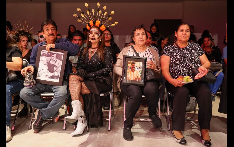Después del depósito de ofrendas se hizo una pequeña procesión alrededor del lago que está dentro de las instalaciones del museo. EL INFORMADOR/ H. Figueroa.