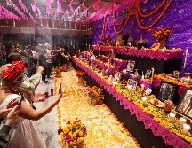 Después del depósito de ofrendas se hizo una pequeña procesión alrededor del lago que está dentro de las instalaciones del museo. EL INFORMADOR/ H. Figueroa.