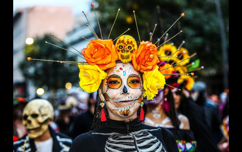 Alrededor de las 18:00 horas los primeros integrantes del desfile llegaron a las inmediaciones de la Rectoría General de la UdeG. EL INFORMADOR/A.NAVARRO