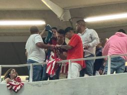 Pulido fue aplaudido y ovacionado por la afición en las gradas previo a que abandonará el palco. ESPECIAL.