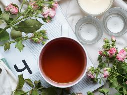 Asi como lo imaginaste, la orinoterapia trata de la curiosa practica que consta en beber tu propia orina. UNSPLASH/Ekaterina Kasimova