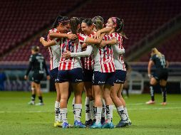 Con doblete de Alicia Cervantes, hat-trick de Adriana Iturbide y uno más de Montserrat Hernández, el Rebaño se aprovechó de Santos. IMAGO7.