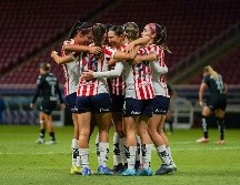 Con doblete de Alicia Cervantes, hat-trick de Adriana Iturbide y uno más de Montserrat Hernández, el Rebaño se aprovechó de Santos. IMAGO7.