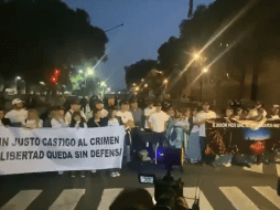 Los integrantes de la familia intentaron manifestarse en las inmediaciones de Palacio Nacional. ESPECIAL / X / SUN