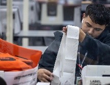 El mecanismo de conteo electoral puede ser más tardado que en otras ocasiones debido a lo cerrada que pinta la contienda. EFE / EPA / CRISTOBAL HERRERA-ULASHKEVICH