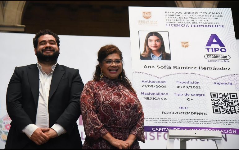 Jefa e Gobierno de la Ciudad de México presenta la licencia de conducir permanente. X (TWITTER) / @ClaraBrugadaM