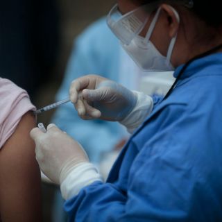 Vacuna contra el VPH, quiénes pueden ponérsela en el IMSS y hasta cuándo