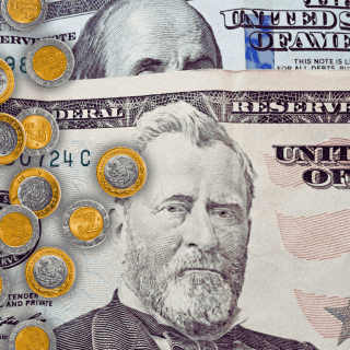 A media jornada electoral en EU, el dólar se dispara y sacude al peso