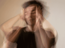 Si sospechas que podrías tener una personalidad obsesiva, o si reconoces algunos de estos síntomas en alguien cercano, es fundamental buscar una evaluación profesional. CANVA