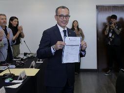 En general, Iván Moreno se dijo muy contento y emocionado de obtener su registro y haber recibido la constancia como candidato a rector. ESPECIAL/UdeG