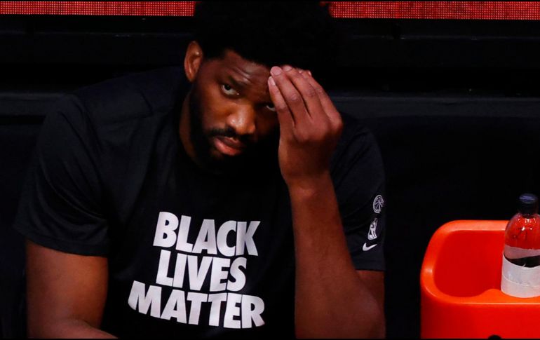 Joel Embiid, pívot de los 76ers de Filadelfia, en un partido de la NBA. ARCHIVO / AP Foto