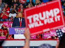 En el centro de convenciones Palm Beach, donde se espera un discurso de Donald Trump, la alegría estalló cuando la cadena Fox dio la primicia. EFE/W. Oliver