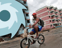 Los desprendimientos nubosos del huracán “Rafael”, que se desplazará sobre el occidente de Cuba, reforzarán la probabilidad de lluvias con chubascos en la península de Yucatán. EFE / ARCHIVO