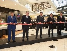 Arturo Mejía, Santiago García, Alejandro González, Oscar Rojas y Luis Arturo Flores cortaron el listón durante la apertura de City Market. GENTE BIEN JALISCO/ A. Martínez