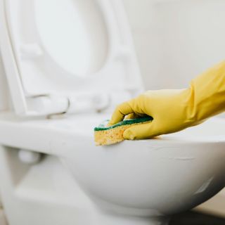 Este ingrediente de cocina te ayudará a limpiar tu baño; no es el bicarbonato