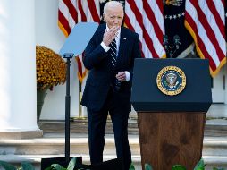 El presidente Joe Biden dio un discurso de apenas siete minutos, solo en el podio. EFE / G. Sloan