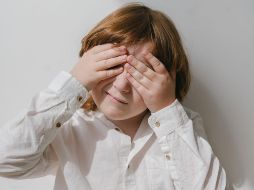 Aunque tanto el síndrome de Asperger como el autismo se encuentran dentro del Trastorno del Espectro Autista (TEA), sus manifestaciones pueden ser muy diferentes. CANVA